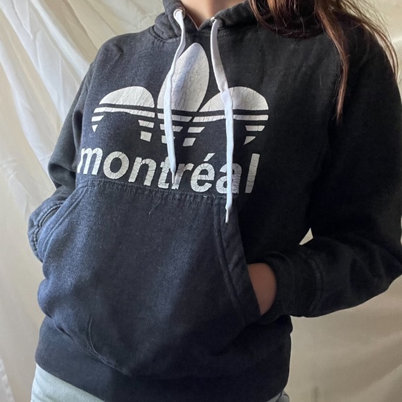 Montreal souvenir hoodie - Picture 2 of 4